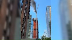 CNNE 1427168 - seis heridos tras el derrumbe de una grua en la ciudad de nueva york