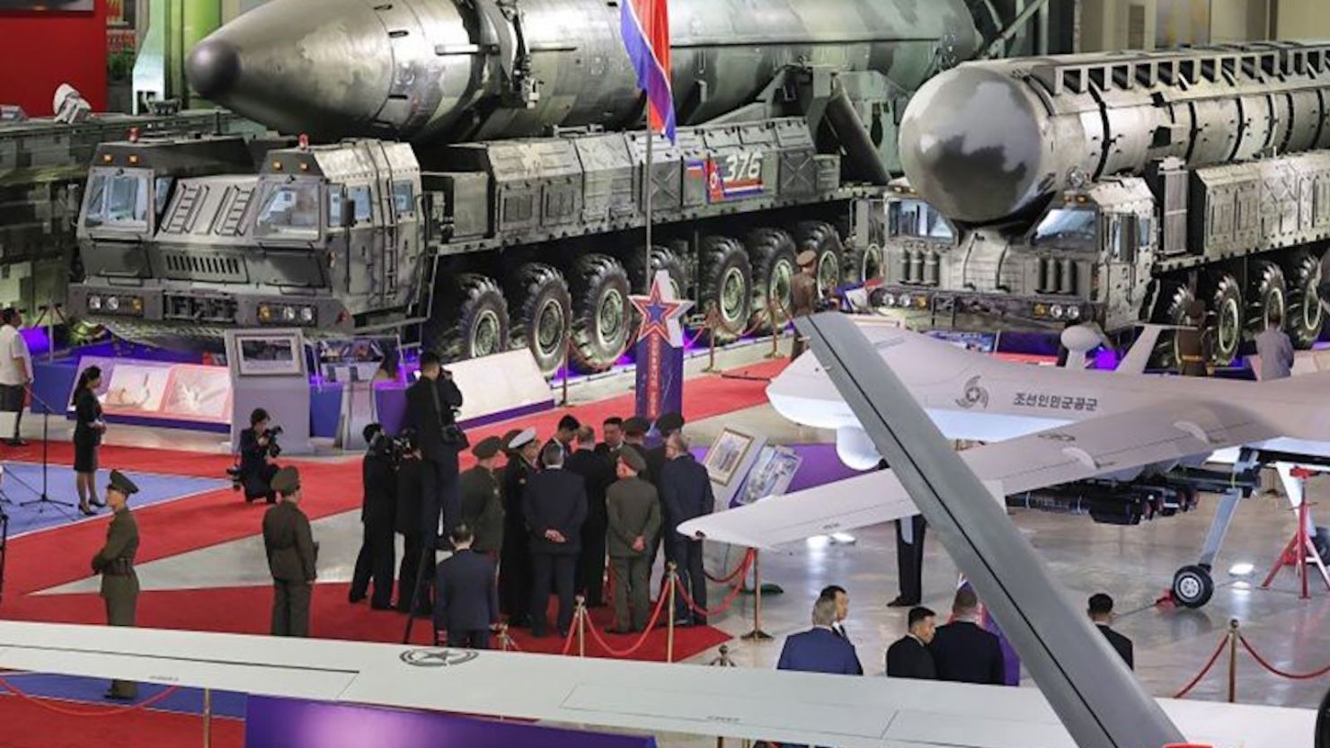 El líder norcoreano, Kim Jong Un, se reunió con el ministro de Defensa ruso, Sergei Shoigu, y su delegación, informó el medio estatal norcoreano KCNA el 26 de julio de 2023.
