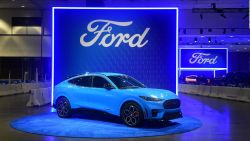 CNNE 1428332 - ford registra aumentos en sus ganancias