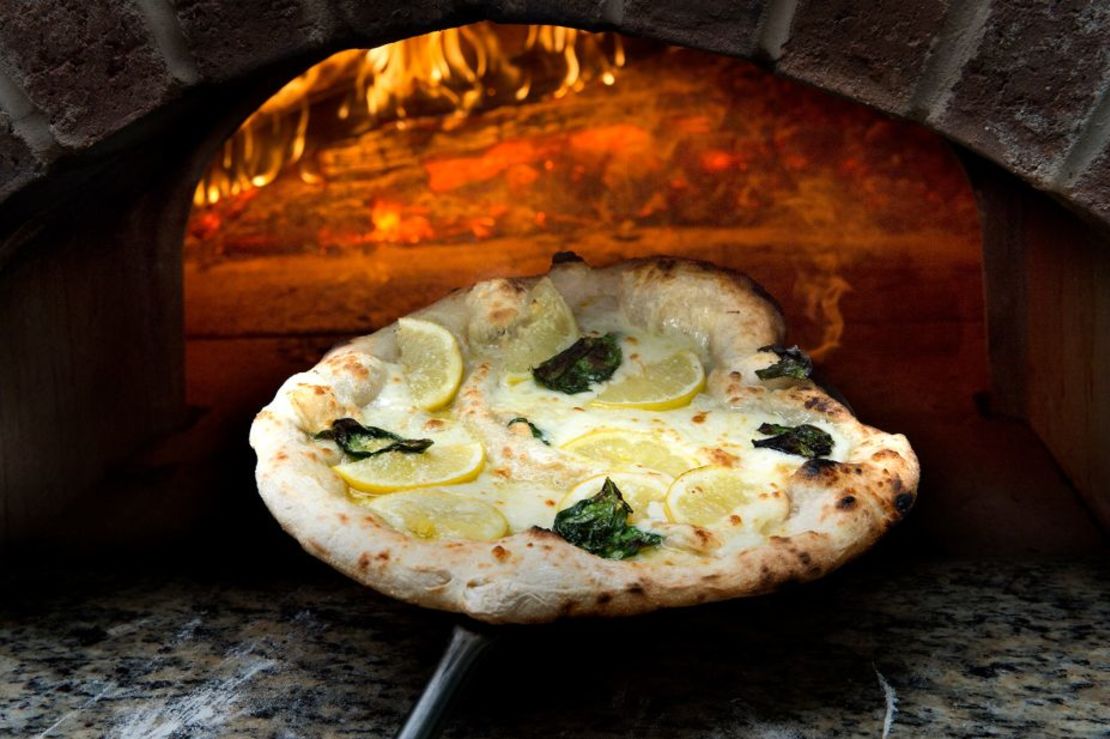 La pizza al horno es más un estilo de cocción que un tipo de pizza. Crédito: Nikki Kahn/The Washington Post/Getty Images
