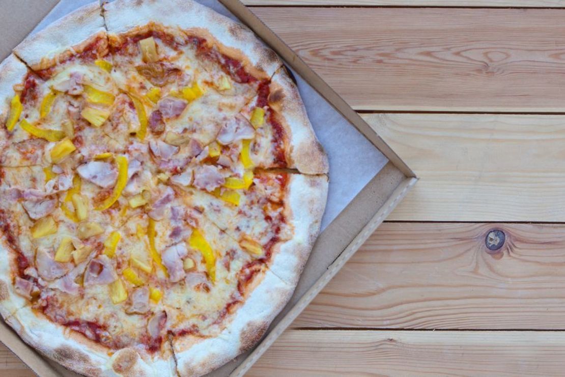 Este estilo de pizza romana se llama "pizza tonda". Crédito: Julija Shommet/iStockphoto/Getty Images
