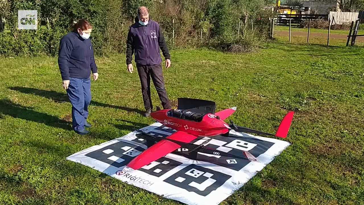 CNNE 1430123 - uruguay usa drones para trasladar leche materna a lugares remotos