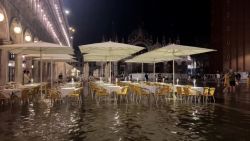 CNNE 1430317 - una secuencia de imagenes capturo las inundaciones en la plaza san marcos