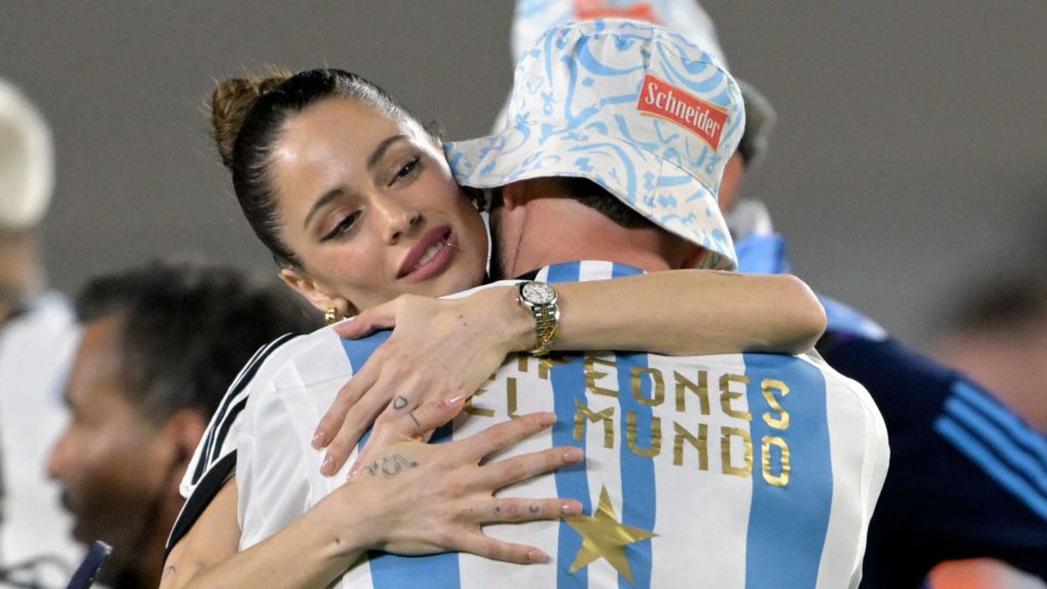 La cantante argentina Tini Stoessel, junto a su entonces pareja Rodrigo De Paul durante una celebración por la Copa del Mundo, el 23 de marzo de 2023.