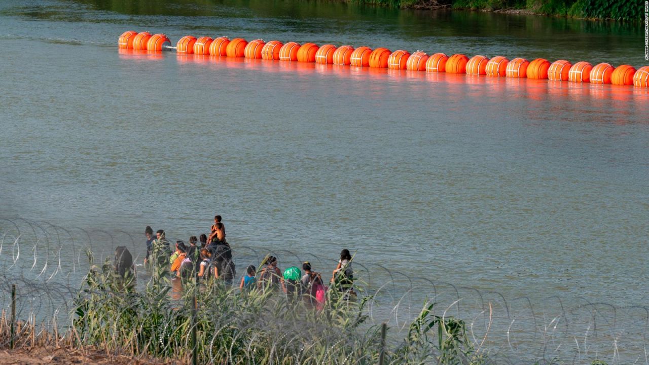 CNNE 1430525 - recuperan cuerpo en las boyas del rio grande en texas