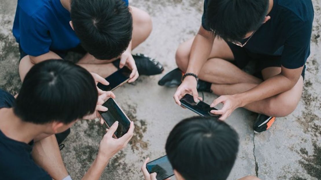 Bajo las nuevas reglas propuestas, los niños en China enfrentarían más límites en el tiempo frente a la pantalla.