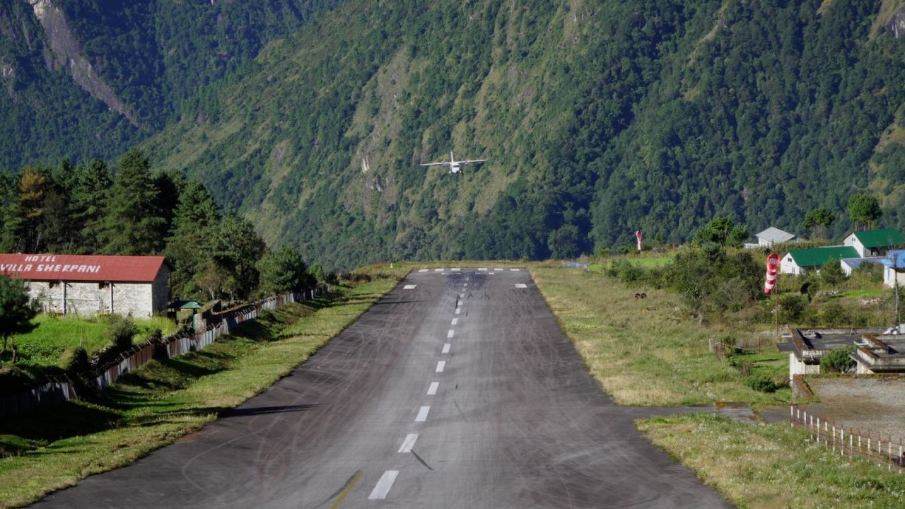 CNNE 1430947 - "la puerta del everest"- ¿por que es tan peligroso este aeropuerto?