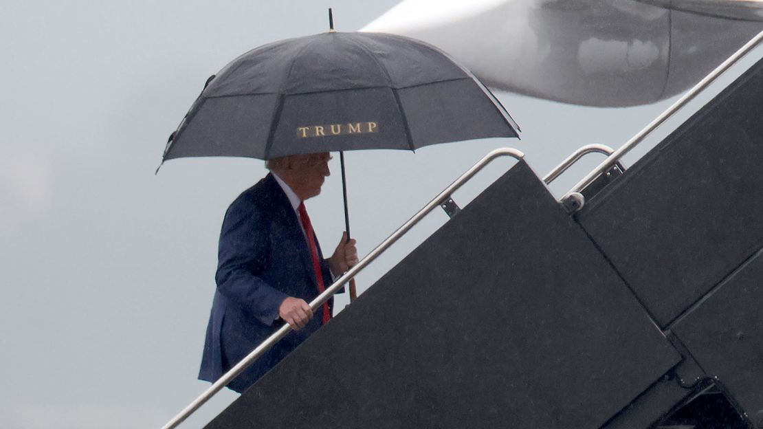 CNNE 1431098 - former president trump attends arraignment in washington, d-c- federal court after his indictment