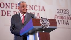 CNNE 1431311 - amlo aprueba libros de la sep y usa la ia para cantar "a mi manera"