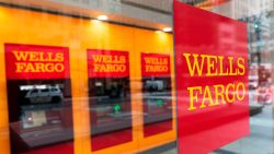 CNNE 1431482 - clientes de wells fargo afectados por problema tecnico