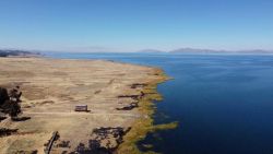 CNNE 1431759 - la sequia amenaza la subsistencia de familias indigenas que viven en el lago titicaca