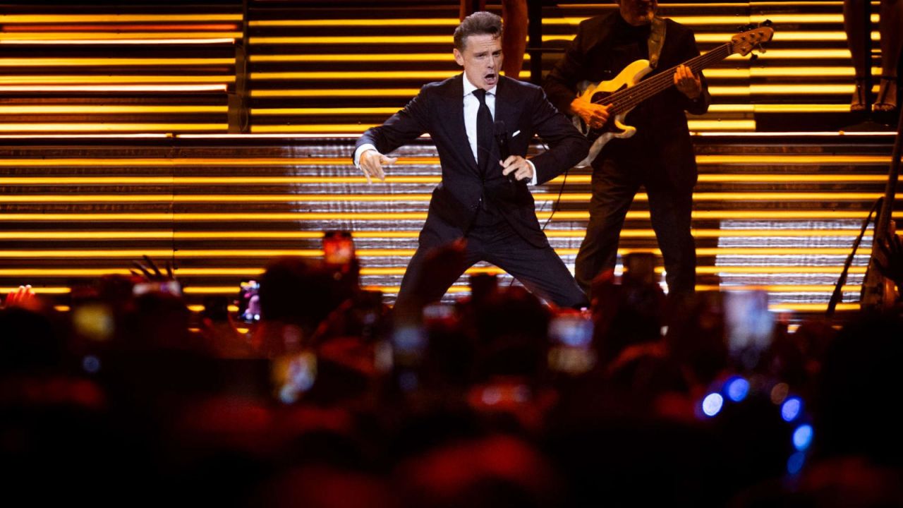 CNNE 1431805 - asi viven las fanaticas argentinas la gira de luis miguel