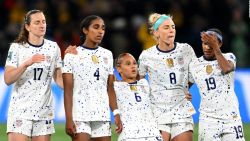 CNNE 1432080 - "asi es el juego--- asi es la vida", megan rapinoe comenta sobre la eliminacion de ee-uu- de la copa del mundo