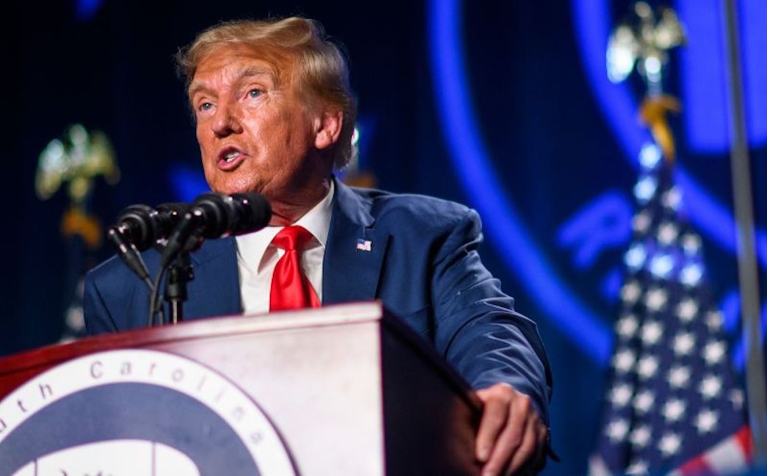 El expresidente Donald Trump habla en la 56.ª Cena Anual del Elefante de Plata organizada por el Partido Republicano de Carolina del Sur el 5 de agosto de 2023, en Columbia, Carolina del Sur.