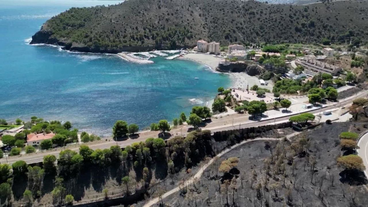 CNNE 1432907 - casas rodeadas de terreno calcinado- devastadores incendios en espana