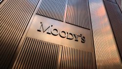 CNNE 1433204 - ¿como afecta que moody's baje calificacion a bancos?