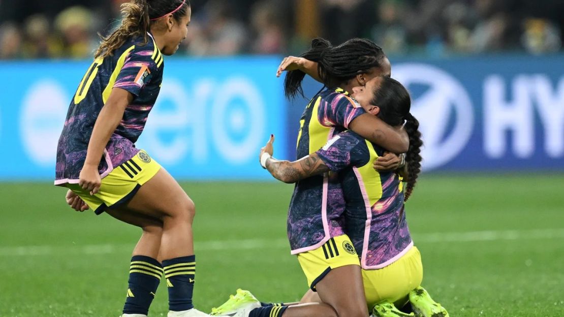 Las jugadoras de Colombia celebran la victoria por 1-0 contra Jamaica en la Copa Mundial Femenina. Crédito: Quinn Rooney/Getty Images AsiaPac/Getty Images