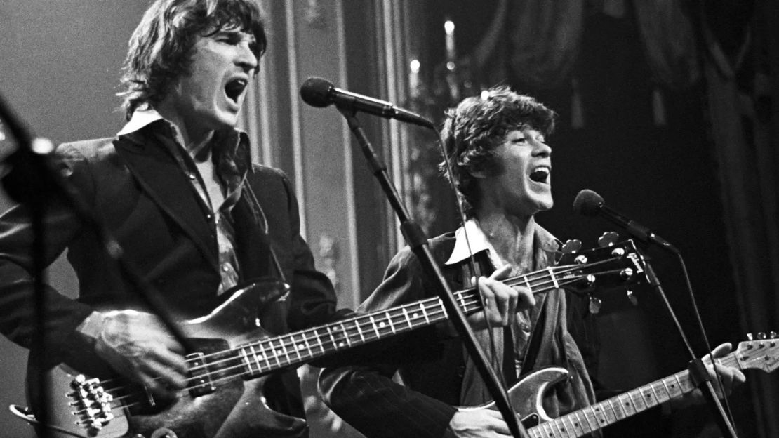 Rick Danko y Robbie Robertson de The Band actúan durante 'The Last Waltz' en noviembre de 1976 en San Francisco.