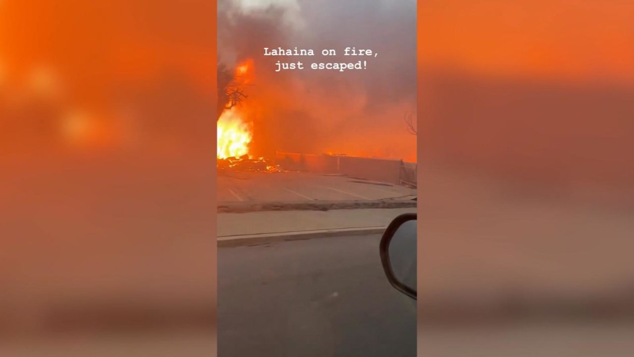 CNNE 1434169 - mujer graba el incendio mientras conduce en lahaina