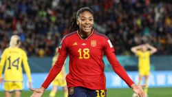 CNNE 1436616 - asi es salma paralluelo, estrella en el mundial femenino