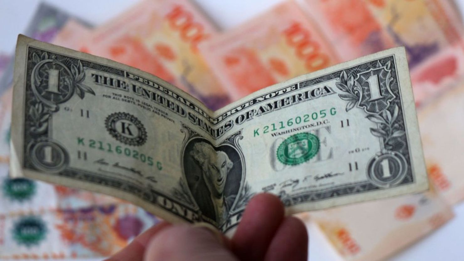 cnne-1436989-devaluacion-del-peso-argentino