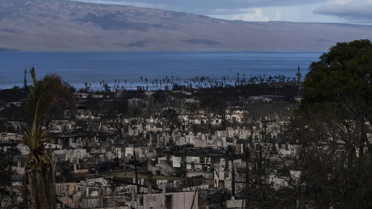 Casas consumidas en los recientes incendios forestales se ven en Lahaina, Hawai, el miércoles 16 de agosto de 2023. 
Los incendios forestales han devastado partes de la isla hawaiana de Maui. Crédito: Jae C. Hong/AP