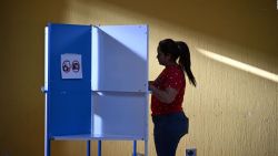 CNNE 1438789 - ¿como podria ser la transicion tras las elecciones en guatemala?