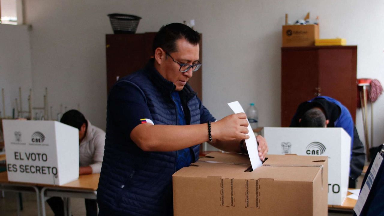 CNNE 1438791 - ecuador vota en medio de un clima de violencia