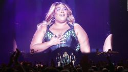 CNNE 1439257 - lizzo recibe el apoyo de sus bailarines