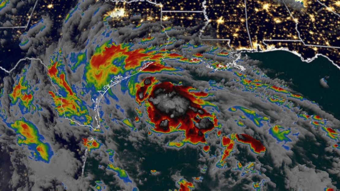 Vista satelital de la depresión tropical número 9 antes de tocar tierra en Texas.