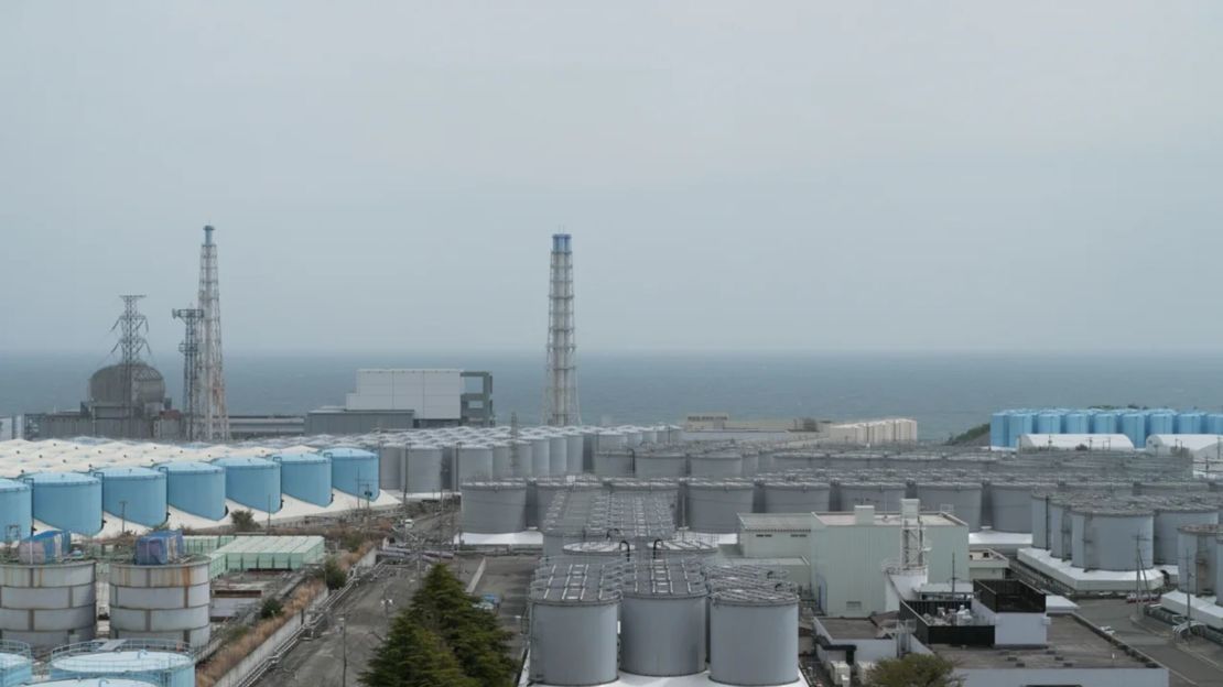 TEPCO construyó más de 1.000 enormes tanques para almacenar aguas residuales radiactivas tratadas en Fukushima, Japón.