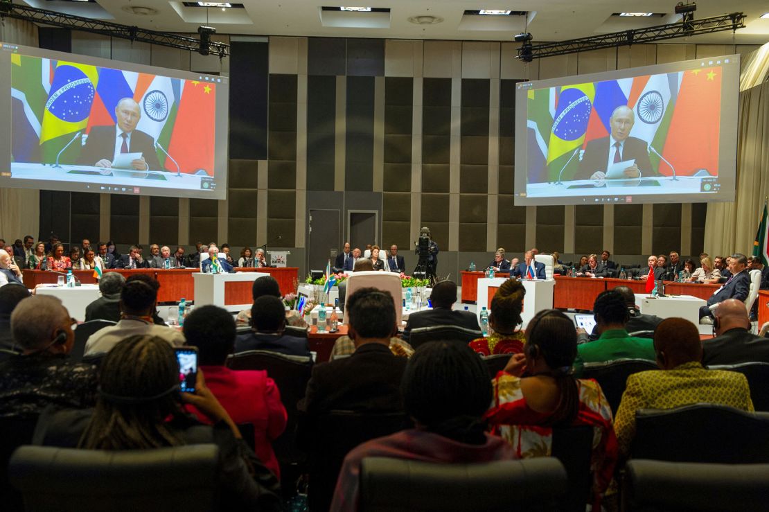 El presidente Putin asiste por videoconferencia a la cumbre de los BRICS celebrada en Johannesburgo (Sudáfrica) el 23 de agosto. Alet Pretorius/Reuters