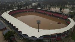 CNNE 1442865 - asi quedo el estadio fiscal de talca tras las intensas lluvias en chile