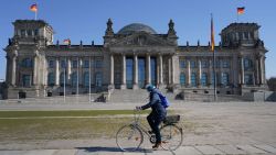 CNNE 1442899 - la economia de alemania se esta debilitando tras sufrir fuerte caida en la actividad comercial