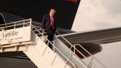 CNNE 1443507 - trump llega a atlanta para entregarse