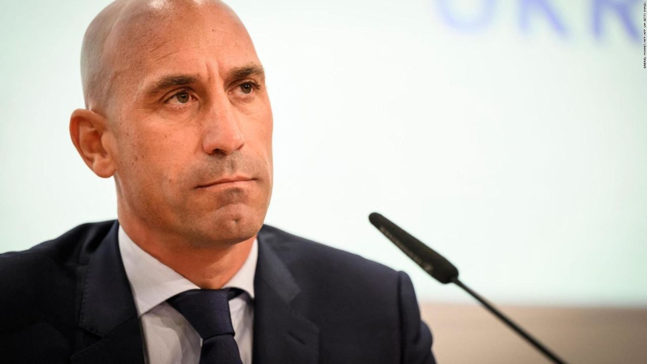 CNNE 1444090 - luis rubiales fue suspendido provisionalmente por la fifa-