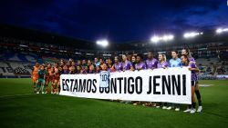 CNNE 1446477 - aficion mexicana muestra su solidaridad a jennifer hermoso