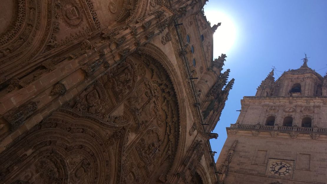 La hermosa catedral de Salamanca. El Camino de Torres, una de las muchas rutas del Camino de Santiago, va de Salamanca a Santiago de Compostela. Crédito: James Jeffrey