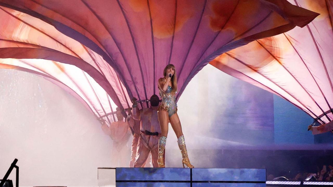 CNNE 1446643 - taylor swift llega a los cines con "the eras tour"