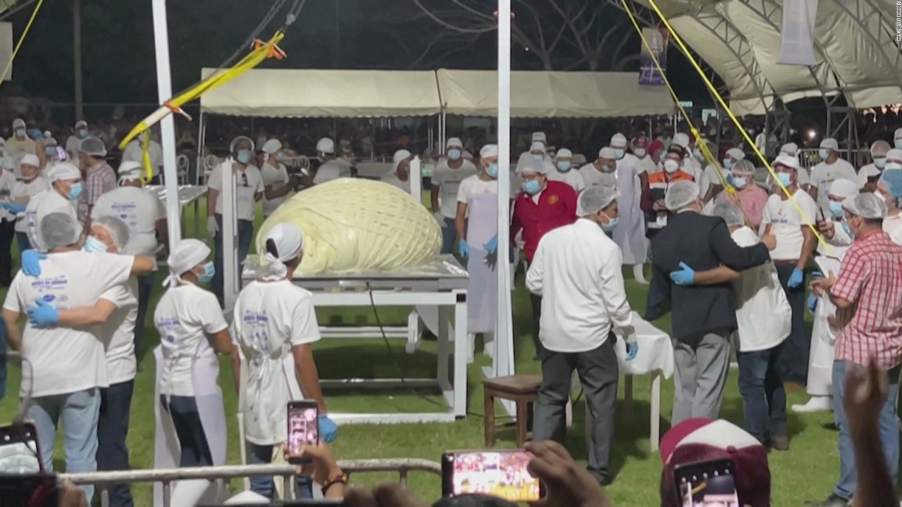 CNNE 1447370 - esta es la bola de queso mas grande del mundo y esta en mexico