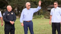 CNNE 1447411 - joe biden visita florida tras el paso del huracan idalia