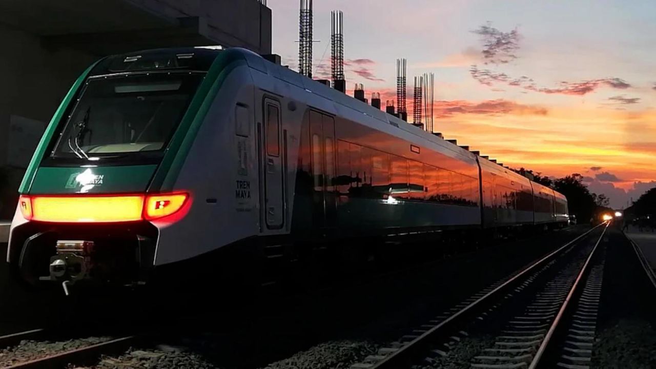 CNNE 1447527 - tren maya hace su primer recorrido con amlo a bordo