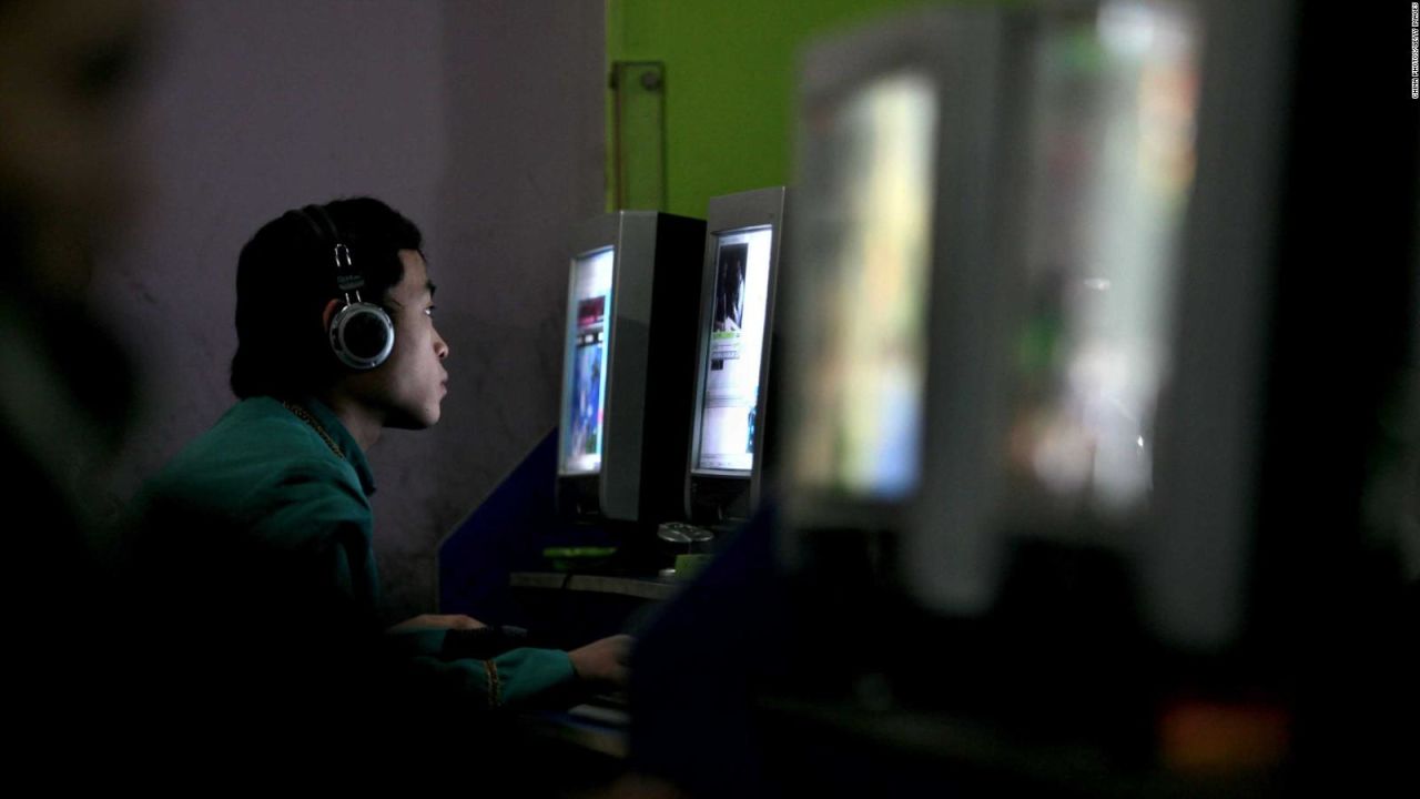 CNNE 1448566 - china propone ley para contralar uso de internet a menores