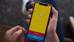 CNNE 1450037 - snapchat refuerza seguridad para usuarios con nuevas medidas