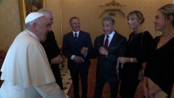 CNNE 1450082 - asi fue el encuentro entre el papa francisco y sylvester stallone