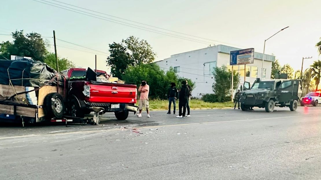 Varios vehículos fueron atacados por civiles armandos en el Puente Roma de la ciudad Miguel Alemán, en Tamaulipas.