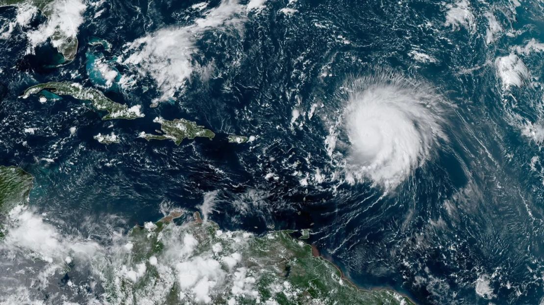 Una imagen satelital del huracán Lee proporcionada por la Administración Nacional Oceánica y Atmosférica.