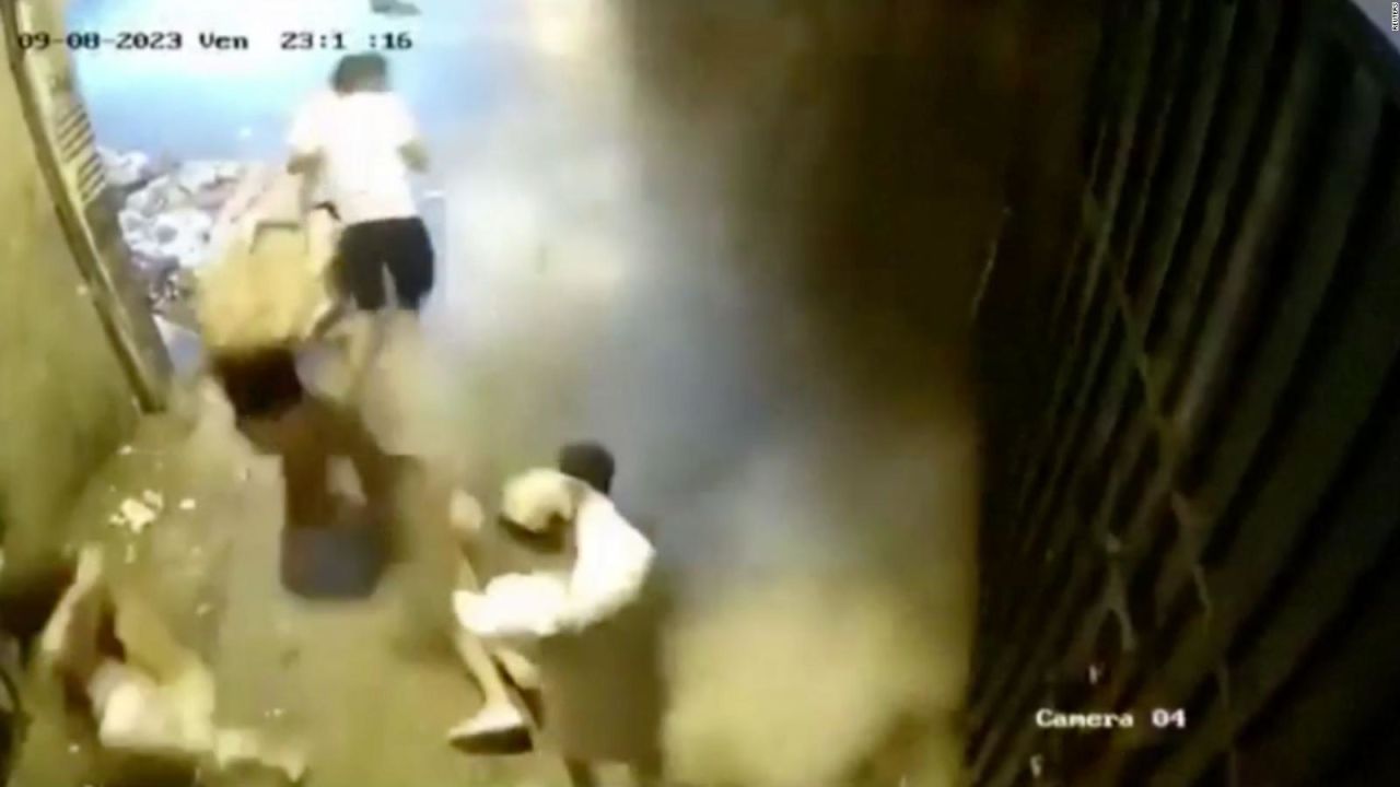 CNNE 1450956 - camaras de seguridad captan el momento del mortifero terremoto en marruecos