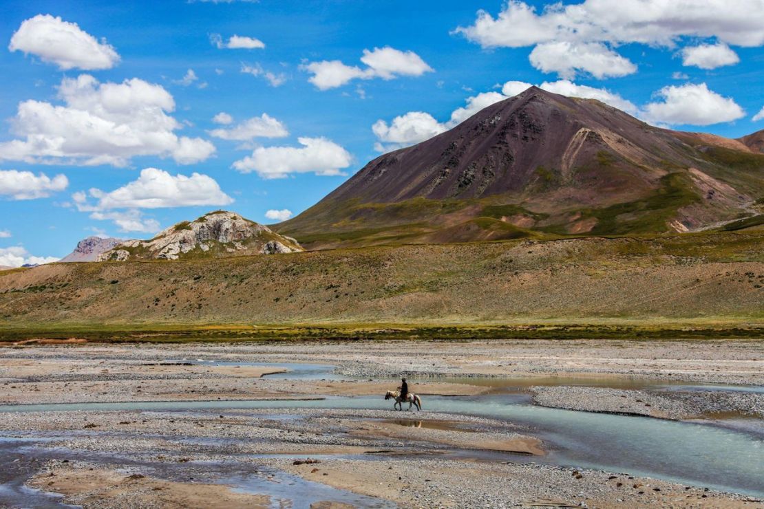 Creado en 2021, el Parque Nacional de Sanjiangyuan, en China, es ahora el mayor parque nacional (123.100 kilómetros cuadrados) del continente. Crédito: Imaginechina Limited/Alamy Stock Photo