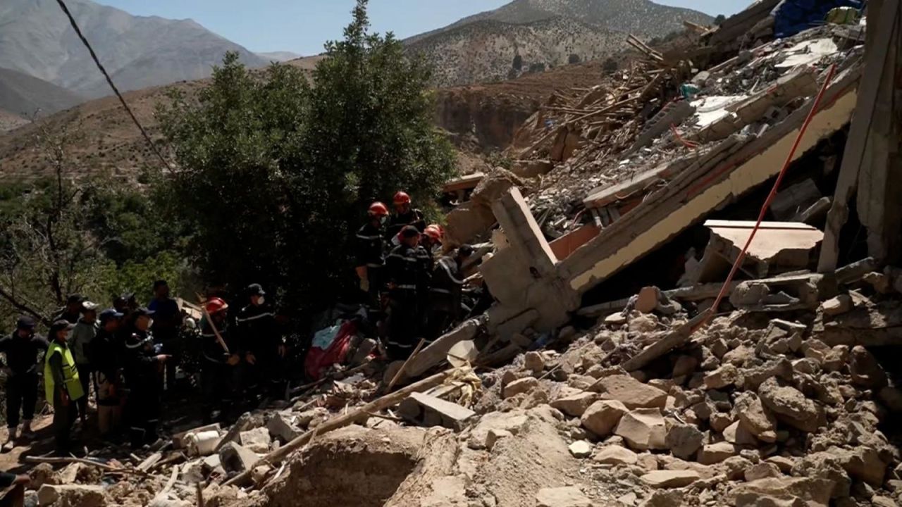 CNNE 1451568 - desgarrador saldo de muertes en pueblo de marruecos tras terremoto